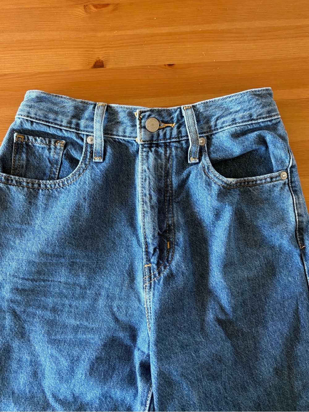 Levi's High Waisted Straight Leg Medium Wash Blue Jeans Size 24 - Picture 5 of 12
